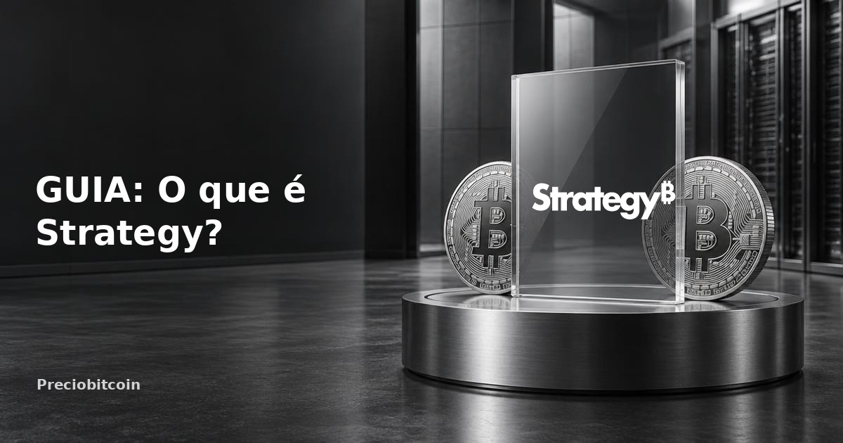 Logótipo da Strategy sobre um pedestal junto a moedas de Bitcoin: guia sobre a empresa de tesouraria bitcoin